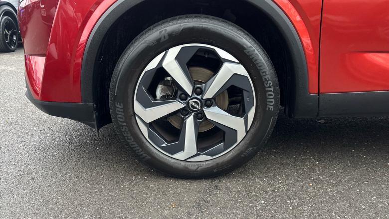 Nissan Qashqai 1.3 DiG-T MH N-Connecta 5dr Petrol Hatchback